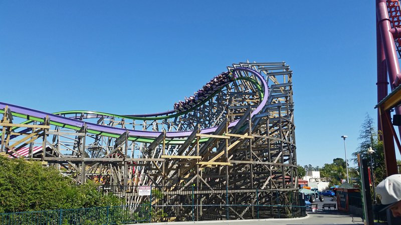 Skip the Line at Six Flags Discovery Kingdom: Fast Lane & Free Tricks at Six Flags Discovery Kingdom