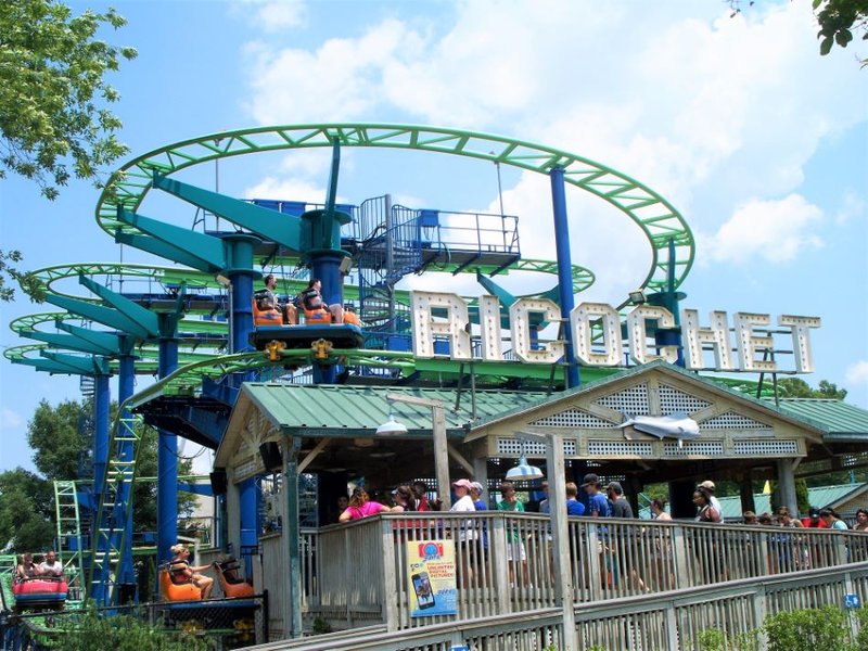 Visiting Carowinds Solo: The Complete Strategy Guide at Carowinds