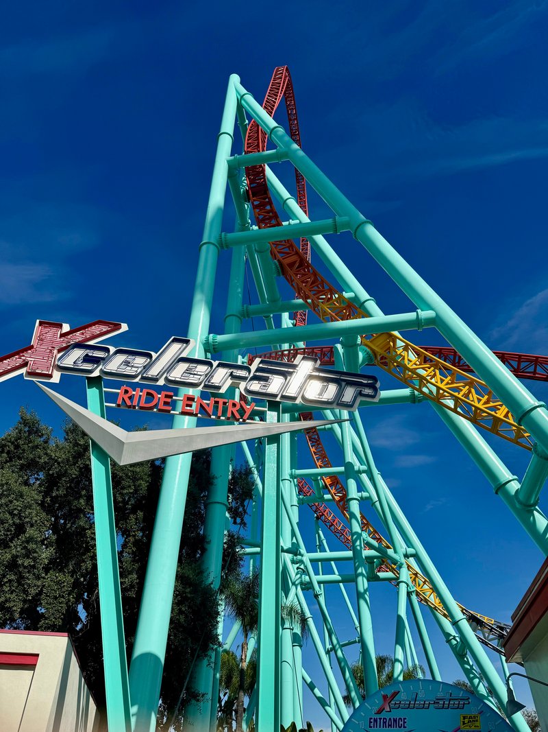 Skip the Line at Knott's Berry Farm: Fast Lane & Free Tricks at Knott's Berry Farm