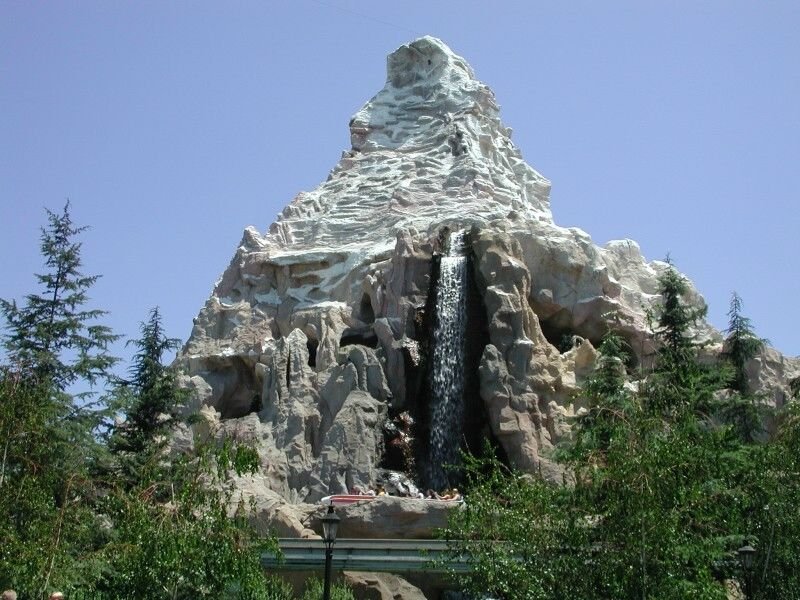 Where to Eat at Disneyland: Best Food and How to Beat the Crowds at Disneyland