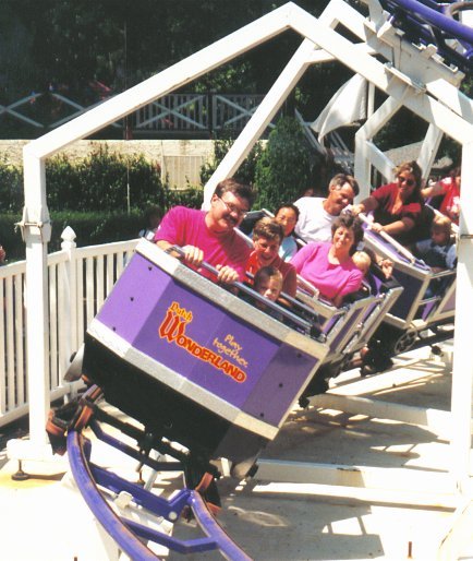 Beating the Crowds at Dutch Wonderland: When to Go and When to Ride at Dutch Wonderland