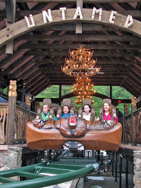 Beating the Crowds at Canobie Lake Park: When to Go and When to Ride at Canobie Lake Park